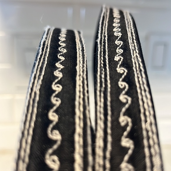 Laga Designs White Embroidered Black Vegan Purse with Two Handstraps - Picture 6 of 8